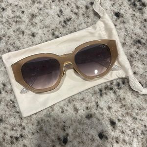 DEZI “Charge It” Sunglasses